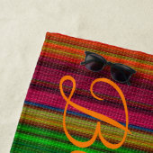 Serviette de plage aux couleurs tendance (En situation)