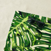 Serviette de plage aux feuilles tropicales (En situation)
