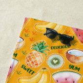 Serviette de plage aux fruits tropicaux (En situation)