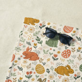 Serviette de plage aux lapins mignons dessinés à l (En situation)