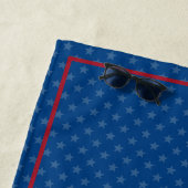 Serviette de plage avec drapeau américain et chien (En situation)
