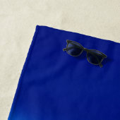 Serviette De Plage Azure Shift - Dégradé dynamique de vague bleue (En situation)