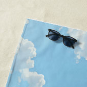Serviette De Plage balloon with present in blue sky (En situation)