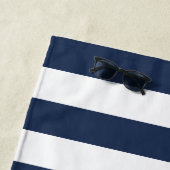Serviette De Plage Bande Aqua & Navy personnalisée (En situation)