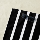 Serviette De Plage Bande noire et blanche moderne (En situation)