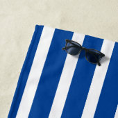 Serviette De Plage Bandes de cabane bleu&blanc profond (En situation)