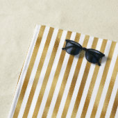 Serviette De Plage Bandes de crème dorée (En situation)
