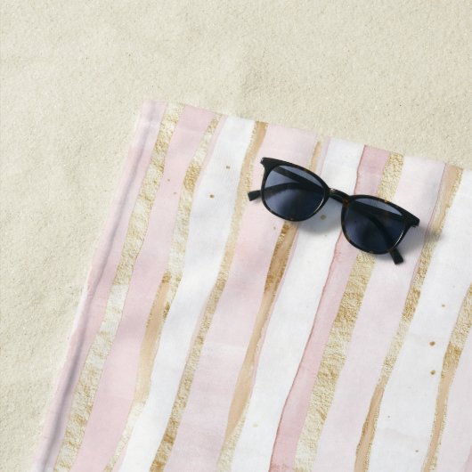 Serviette De Plage Bandes dorées roses blanches (En situation)