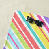 Serviette De Plage Bandes multicolores personnalisées (En situation)