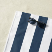 Serviette De Plage Bandes Nautiques | Logo d'Ancre et de corde person (En situation)