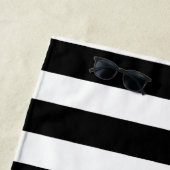 Serviette De Plage Bandes noires et blanches (En situation)