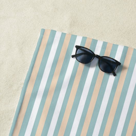 Serviette De Plage Bandes pastel bleues, blanches et bleues (En situation)