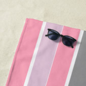 Serviette De Plage Bandes roses et gris (En situation)