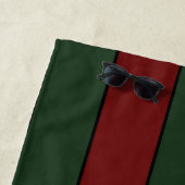 Serviette De Plage Bandes Rouges Et Vertes De Noël Classiques (En situation)