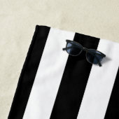 Serviette De Plage Bandes Verticales Noires Et Blanches (En situation)