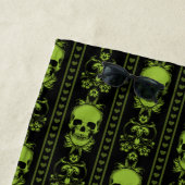 Serviette De Plage Baroque Crâne Motif vert (En situation)