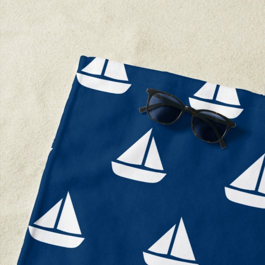 Serviette De Plage Bateau blanc sur Blue (En situation)