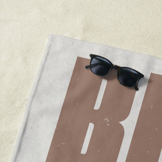 Serviette De Plage BBQ Beer Beach, All we need, brown (En situation)