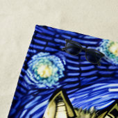 Serviette De Plage Beau loup dans la nuit étoilée bleue (En situation)