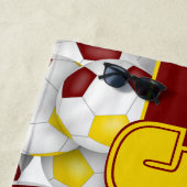 Serviette De Plage Beaucoup de balles de football marron or équipe co (En situation)