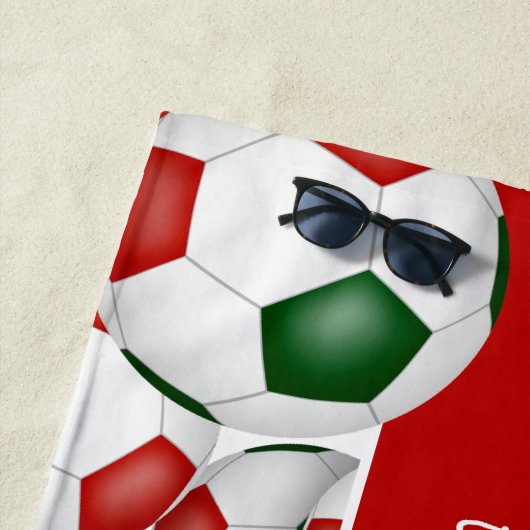 Serviette De Plage Beaucoup de balles de football nom de l'équipe d'a (En situation)