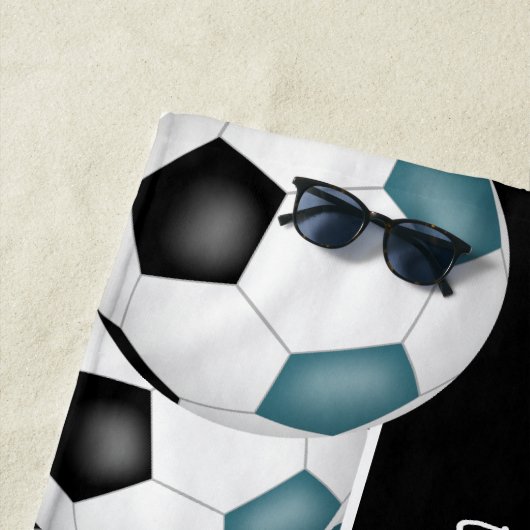 Serviette De Plage Beaucoup de balles de football turquoise noir équi (En situation)