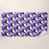 Serviette De Plage Beaux Iris Violets / Fleur d'Iris sur Fond Blanc (Devant)