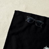 Serviette De Plage Beetlejus | Assis sur une pierre tombale (En situation)