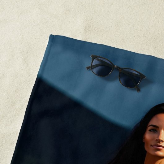 Serviette De Plage Belle mannequin fille en rose Beach Towel (En situation)