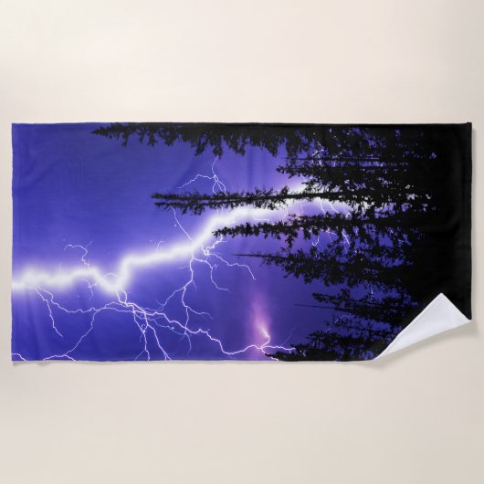 Serviette De Plage belle tonnerre sur la forêt (Devant)
