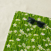 Serviette De Plage Belles fleurs blanches sur Feuilles verts (En situation)