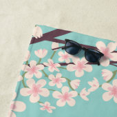 Serviette De Plage Belles fleurs de cerisiers Monogrammé (En situation)