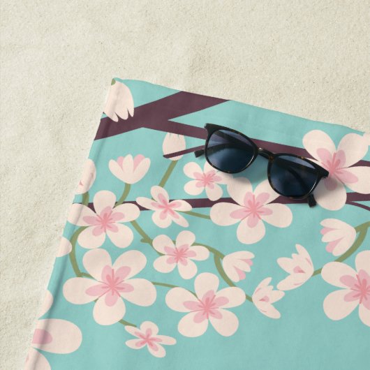Serviette De Plage Belles fleurs de cerisiers Monogrammé (En situation)