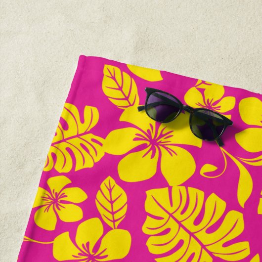 SERVIETTE DE PLAGE BIKINI ROSE (ROSE CHAUDE/JAUNE) (En situation)