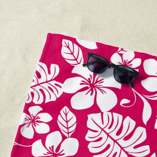 SERVIETTE DE PLAGE BIKINI ROSE (ROUGE DE LA BAIE) (En situation)