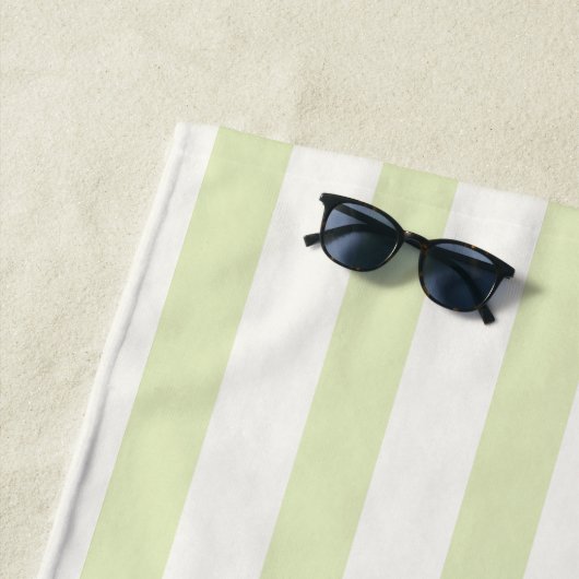 Serviette De Plage Bikinis et Martinis Bachelorette (En situation)