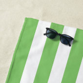 Serviette De Plage Bikinis Et Martinis Le Beach Club Green Stripe (En situation)