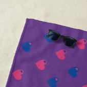 Serviette de plage Bisexual Pride Hearts (En situation)