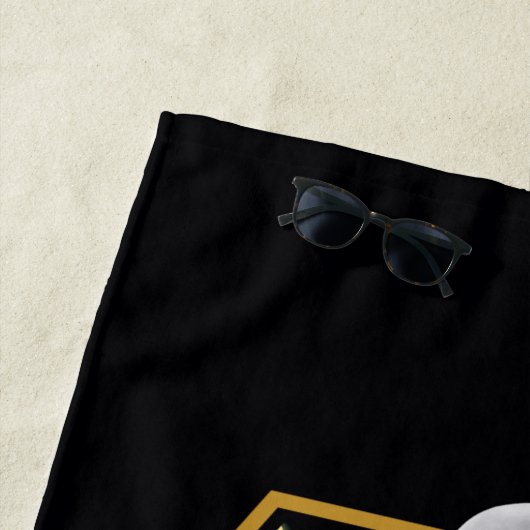 Serviette De Plage Black Adam Grey et Gold Lightning Graphic (En situation)