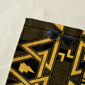 Serviette De Plage Black Adam Lightning Bolt Motif triangulaire (En situation)