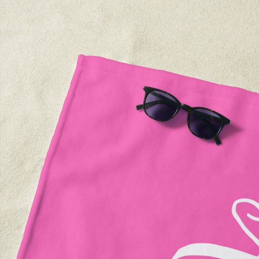 Serviette De Plage Blanc rose chaud personnalisé (En situation)