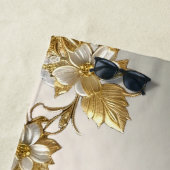 Serviette de plage blanche Floral Gold Ornate (En situation)