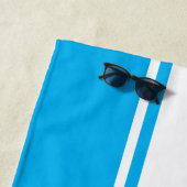 Serviette De Plage Bleu ciel uni Blancs Nom moderne (En situation)
