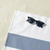 Serviette De Plage Bleu Dusty moderne rayé (En situation)