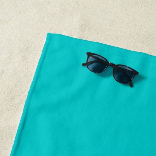 Serviette De Plage bleu turquoise solide (En situation)