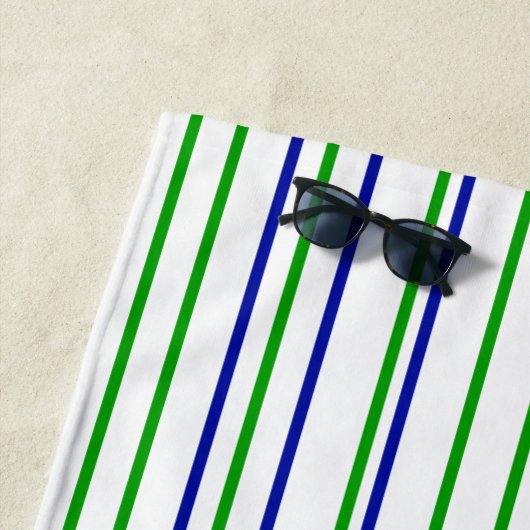 Serviette De Plage Bleu vert violet rayures motif moderne t (En situation)