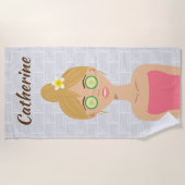 Serviette De Plage Blonde mignonne Spa fille avec des concombres sur (Devant)