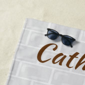 Serviette De Plage Blonde mignonne Spa fille avec des concombres sur (En situation)