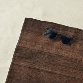 Serviette De Plage Bois foncé rustique monogramme écriture nom initia (En situation)