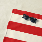 Serviette De Plage Boîte Postale Crème Tofu Bandes Rouges (En situation)